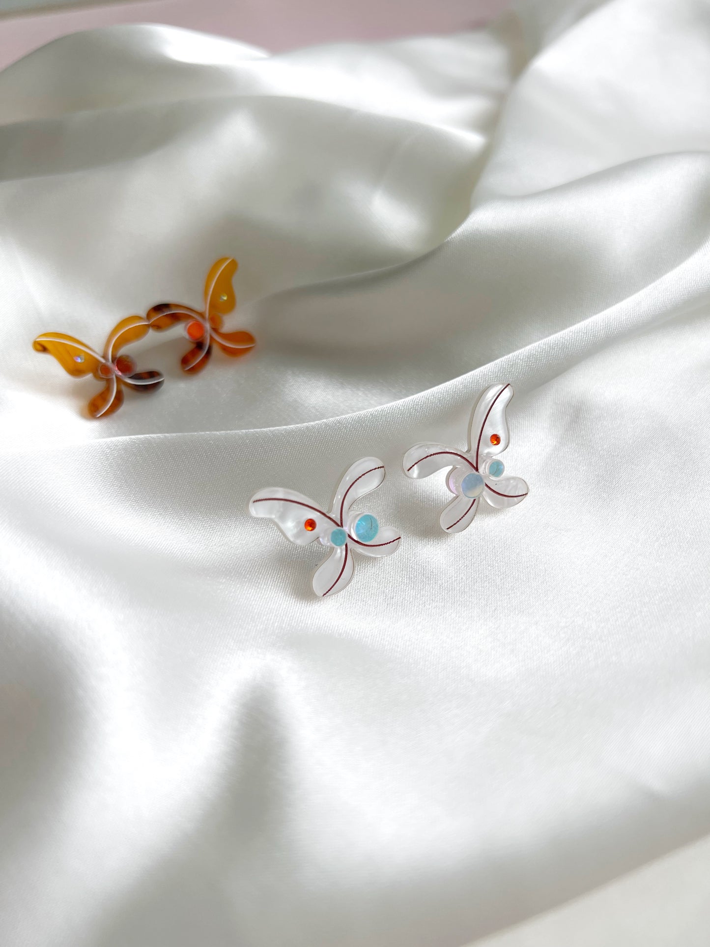 Mistletoe Wings Pearl