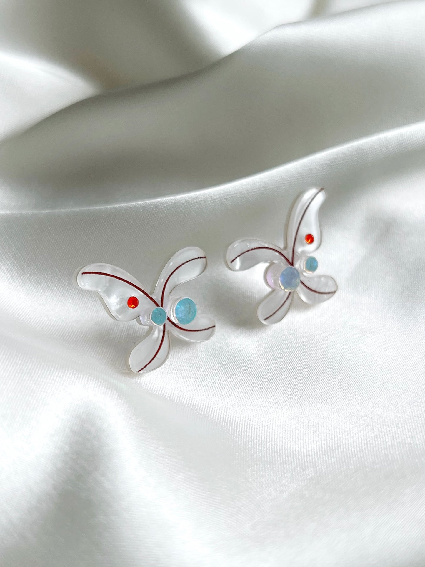 Mistletoe Wings Pearl