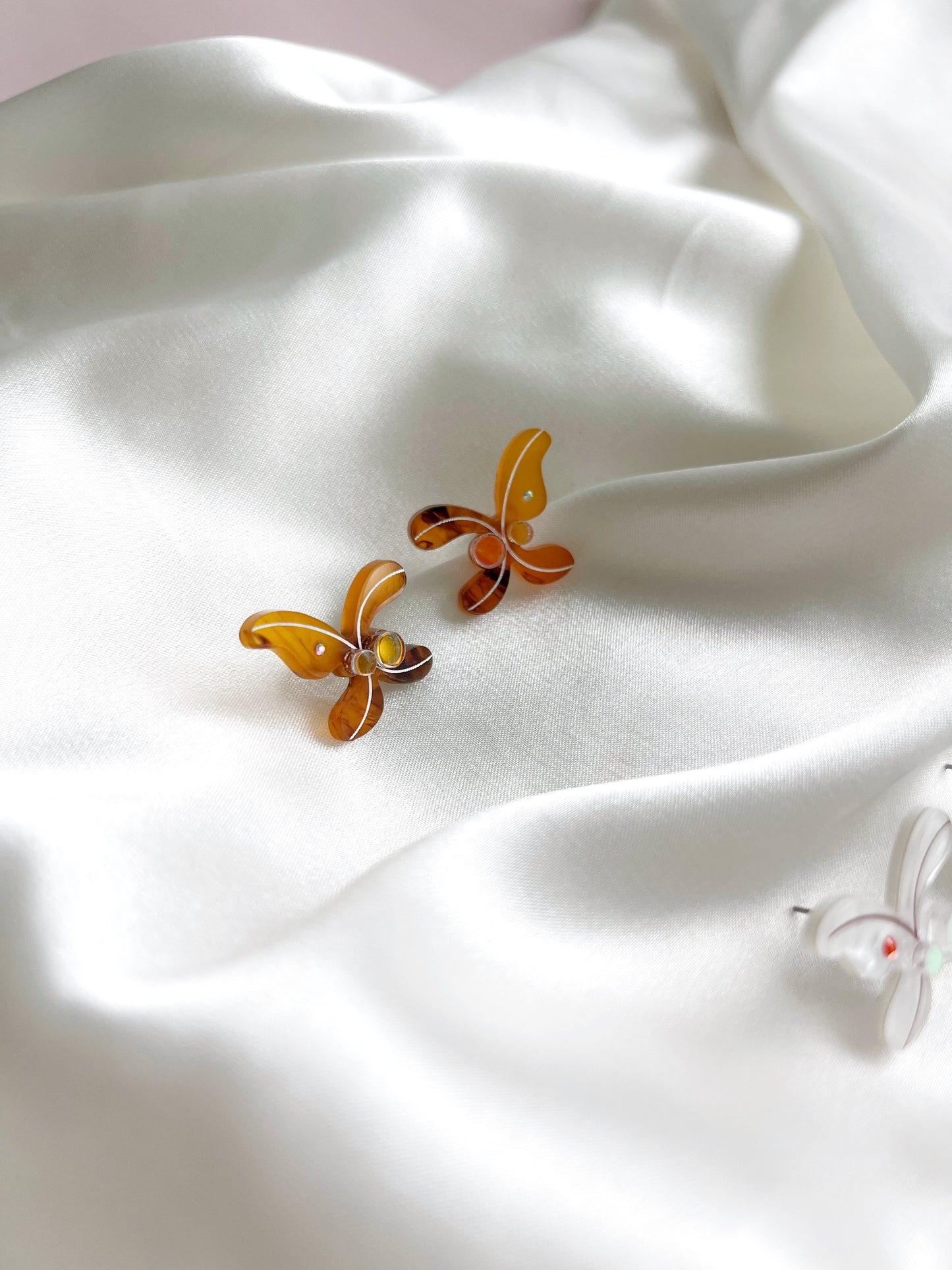 Mistletoe Wings Amber